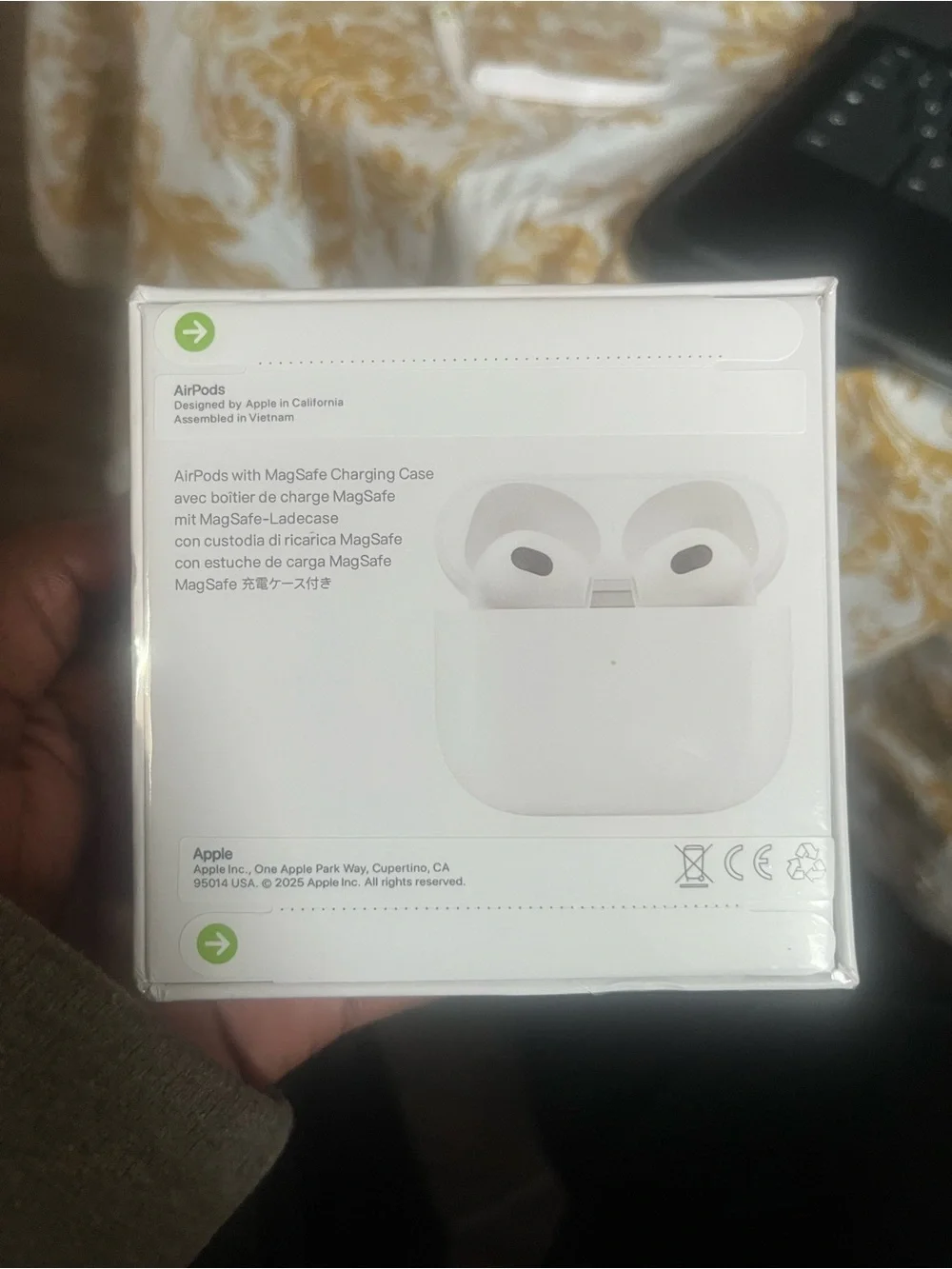 Apple White Wireless Airpods3 with Charging Case